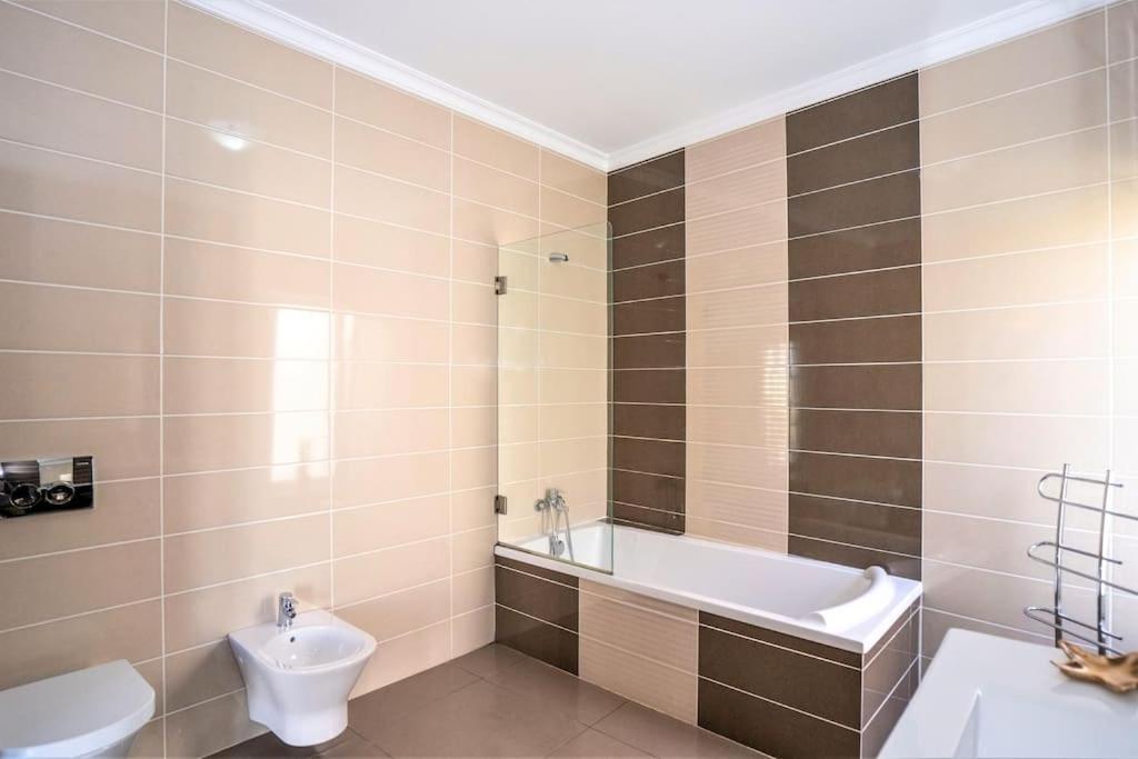 Luxuryvilla With Private Heated Pool And Spa 7P Quarteira Bagian luar foto
