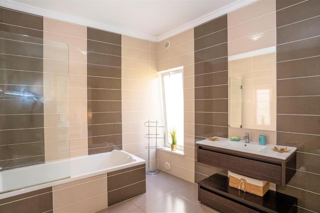 Luxuryvilla With Private Heated Pool And Spa 7P Quarteira Bagian luar foto